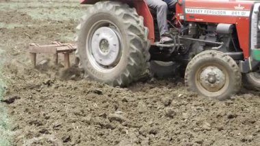 Modern Tarım Traktörü - Tarımda İlerlemenin Gücü