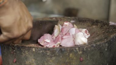 Tavuk kesme sanatında ustalaşmak Kesinlik ve Verimlilik ile