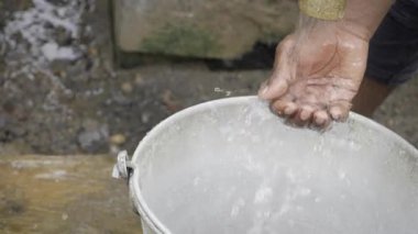 Kovayla Elleri Yıkamak - Basit ama Etkili Bir Tekniktir