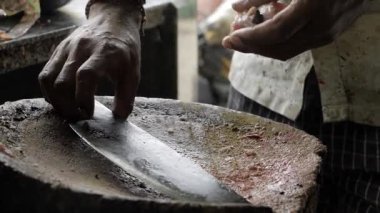 Tavuk kesme sanatında ustalaşmak Bir Zafer Şöleni için Temel Teknikler