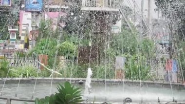 Canlı Su Fıskiyesi Şehir Parkının Atmosferini Yükseltti