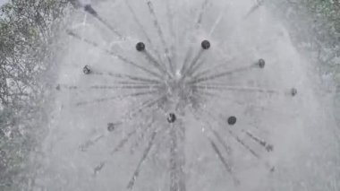 Kristal berrak su fıskiyesi - Serenity Splash