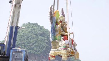 Büyük Ganesh Chaturthi Kutlaması - Görkemli Fil Heykeli