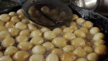 Kapalı Kapılar Arasında Sokak Yiyecekleri Dünyası 'na bir bakış