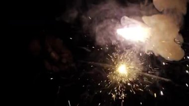 Parlak ve Güzel Havai fişeklerin Nihai Rehberi