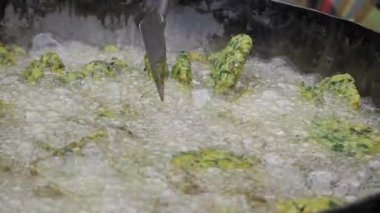 Cızırdayan Kızartma Hint Sokak Yemeklerinin Kalbine Aşçılık Yolculuğu