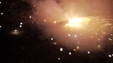 Parlak Parıltı Göz kamaştırıcı bir Diwali Havai fişek Gösterimi