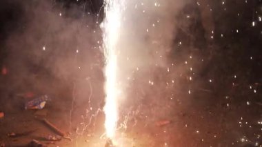 Büyüleyici Diwali Havai fişekleri Renkler ve Işıklar Senfonisi