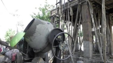 Endüstriyel Verimlilik - Çimento Modern Makinelerle Karıştırma