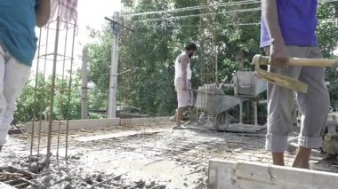 İnşaat işçisi - Çimento Karıştırma ve Dökme