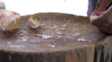 Tahtada Elle Kırbaç Eti