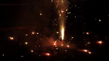 Canlı Havai Fişekler Övgüsü Görsel Ziyafet