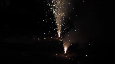 Bir Parlaklık Parıltısı Muhteşem Havai fişek Gösterimi