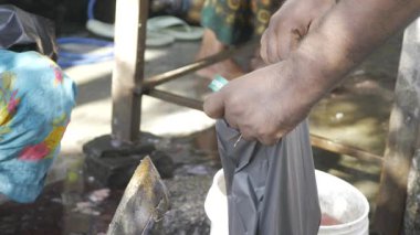 Kesinlik Sanatı 'nın Açılışı Uzmanlar Arasında Bir Mutfak Yolculuğu Balıkçılık Tekniği