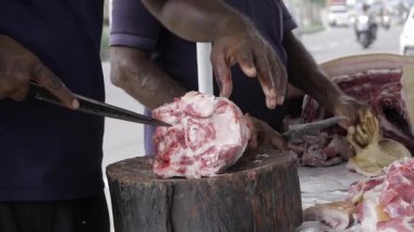 Bir Uzmanı Kesen Hassas Et Eti