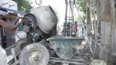 İlerleme Çimento Karıştırma - Ekranda Uzman Sanatçılık