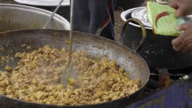 Otantik Güney Hint Yemekleri Mutfak Mutfağını Karıştırıyor