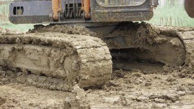 Bir Crane 's Lastiği Harekete Geçtiğinde Büyüleyici