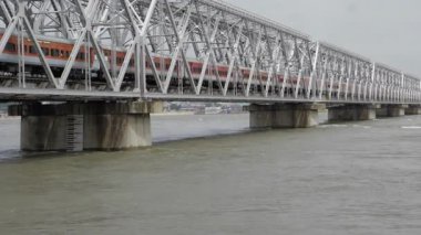 Dengeyi Vurmak - Tren Köprüsü Nehiri Zarifçe Geçmek