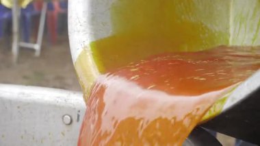 Lezzetli kabarcıklar - Güney Hint Yemekleri Hazırlanıyor