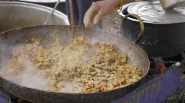 Uzman El Güney Hint Yemeklerini Hazırlıyor - Kızartma Yemekleri