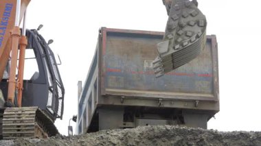 JCB Crane iş başında - Sağlam Güçle Derinlemesine Kazıyor