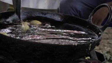 Güney Hindistan 'da Yemek Pişirme - Wok ile Karıştırma