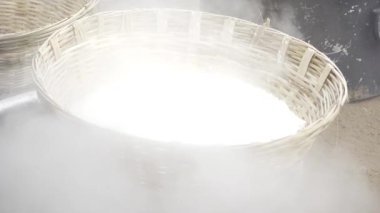 Sepette Beyaz Pirinç Buharı Otantik Güney Hint Mutfağı