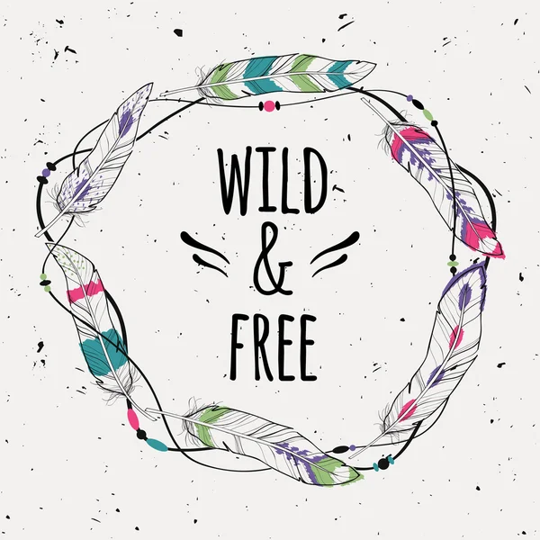 Cartel grunge vectorial con marco étnico decorativo hecho de plumas, hilos y perlas con texto "Wild and Free " — Archivo Imágenes Vectoriales