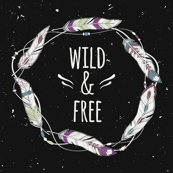 Vektor-Grunge-Poster mit dekorativem Ethno-Rahmen aus Federn, Fäden und Perlen mit der Aufschrift "wild und frei". Freiheitskonzept. — Stockvektor