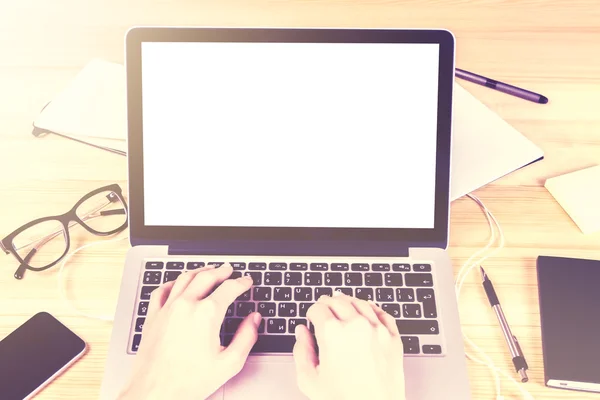 Tela de laptop branco em branco — Fotografia de Stock