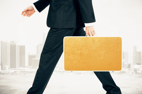 Businessman carries suitcase — Stock Photo, Image