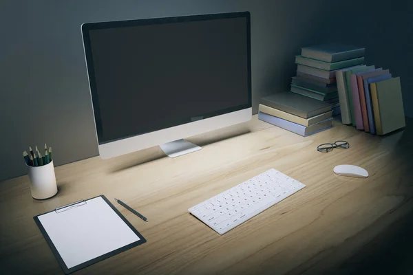 空白的电脑屏幕与键盘 — 图库照片