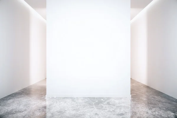 Lege muren en marmeren vloeren — Stockfoto