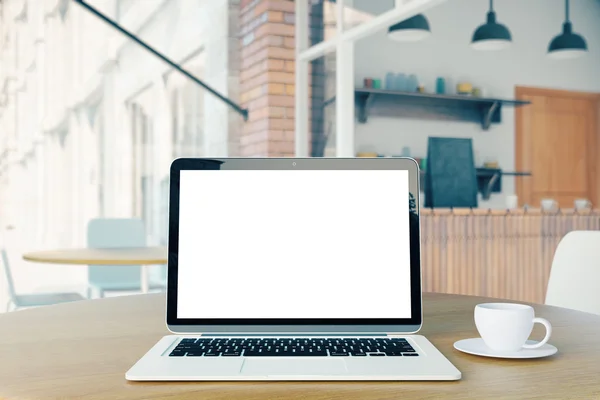 White laptop screen and coffee — Stock Photo, Image