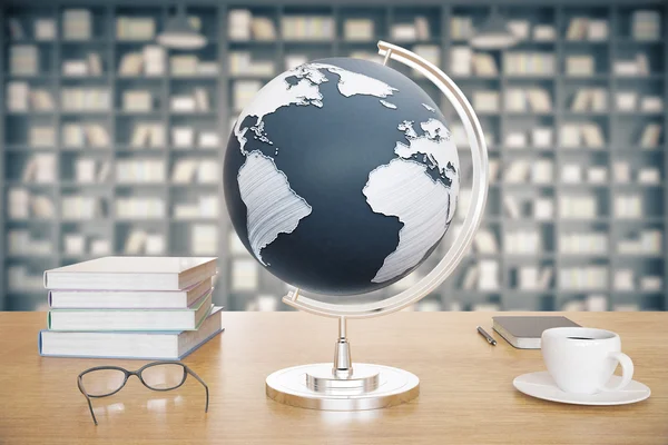 Skrivbord med globe — Stockfoto