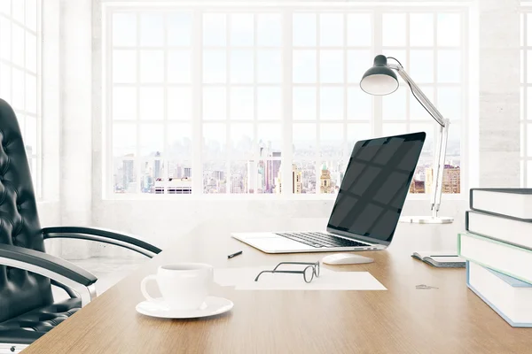 Desktop di capo con computer portatile e tazza di caffè, Render 3D — Foto Stock