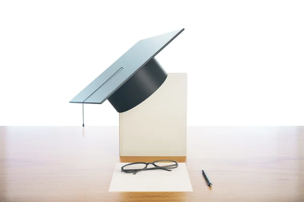 Graduation concept wooden desk — Stock Photo, Image