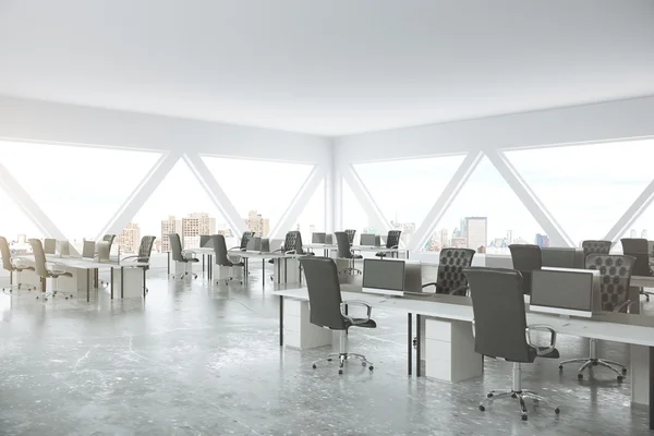 Abstraktes Coworking-Bürointerieur mit gemusterten Fenstern und Stadtblick. 3D-Darstellung — Stockfoto