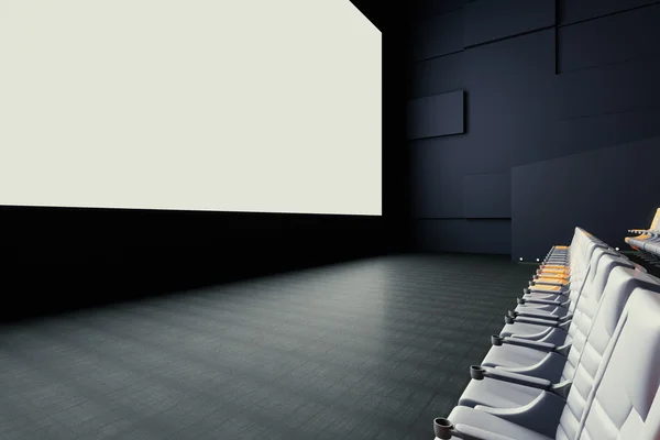 Екран кінотеатру та сидіння збоку — стокове фото