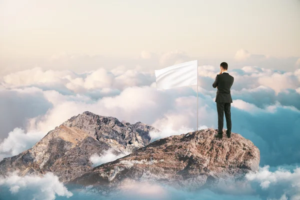 Líder exitoso en la montaña — Foto de Stock