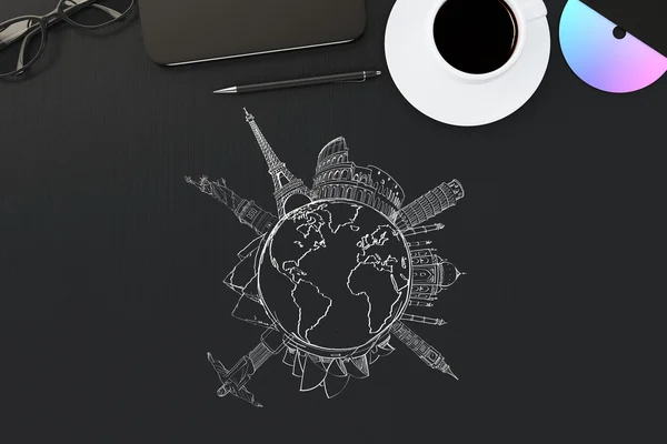 Draufsicht auf schwarzen Bürotisch mit Globus und Sehenswürdigkeiten Skizze und andere Gegenstände. Reisekonzept — Stockfoto