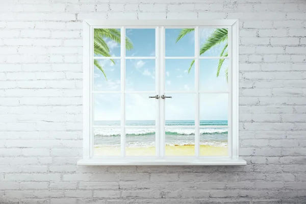 Okno z widokiem na plażę — Zdjęcie stockowe