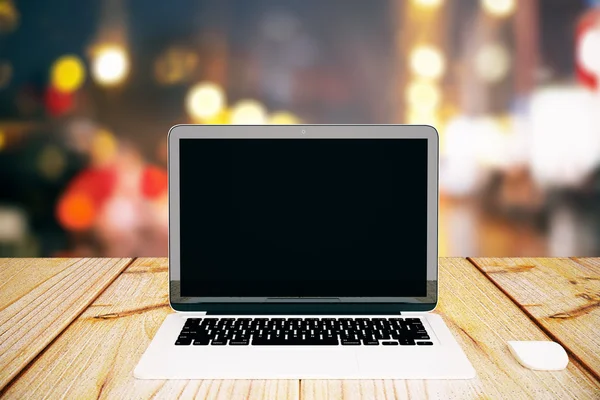 Lege laptop op de achtergrond bokeh — Stockfoto