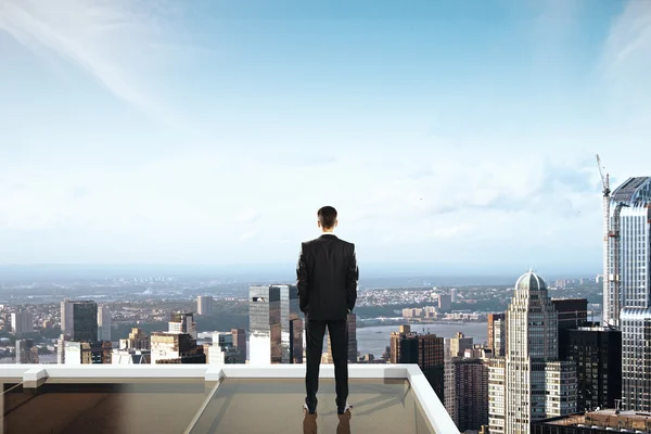 Businessman looking at city — Stock Photo, Image