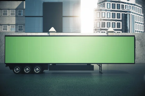 Empty green semi-trailer — Stock Photo, Image