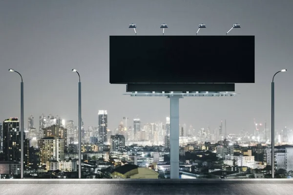 Üres Fekete Hirdetőtábla Panorámás Városi Háttérrel Reklám Reklám Koncepció Mock — Stock Fotó
