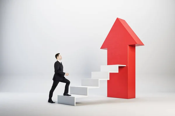 Empresario Subiendo Escaleras Hormigón Con Flecha Roja Concepto Inicio Éxito — Foto de Stock
