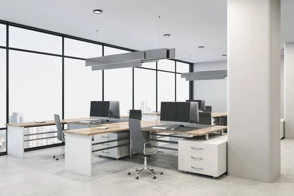 Coworking Kantoor Interieur Met Betonnen Kolommen Computers Desktop Stad Uitzicht — Stockfoto