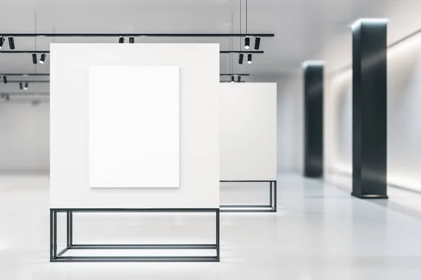 Limpe Interior Galeria Branca Com Banner Vazio Parede Conceito Arte — Fotografia de Stock